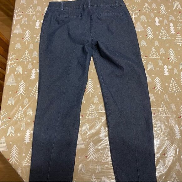 Van Heusen Women’s Stretch Jeans, size 4 REG. (J61) - Picture 6 of 10